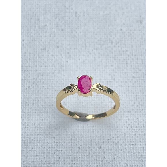 Vintage Ruby Ring - 10k Yellow Gold - 6mm Ruby - Signed WM - Picture 2 of 2